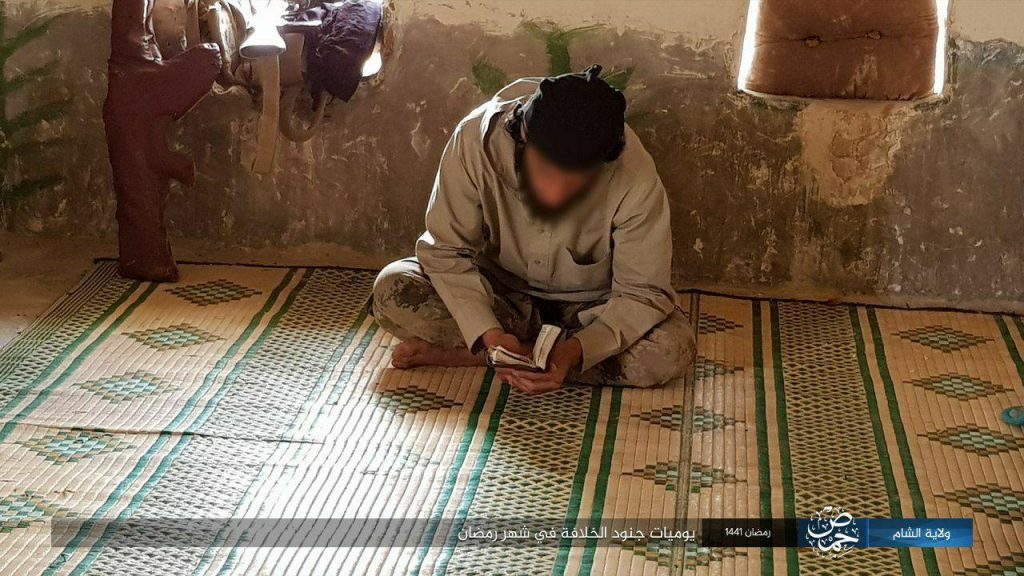 مقاتلون من تنظيم الدولة الإسلامية في البادية السورية (ولاية الشام)