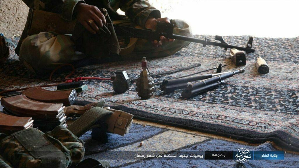 مقاتلون من تنظيم الدولة الإسلامية في البادية السورية (ولاية الشام)