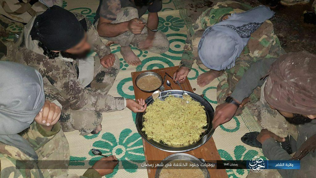 مقاتلون من تنظيم الدولة الإسلامية في البادية السورية (ولاية الشام)