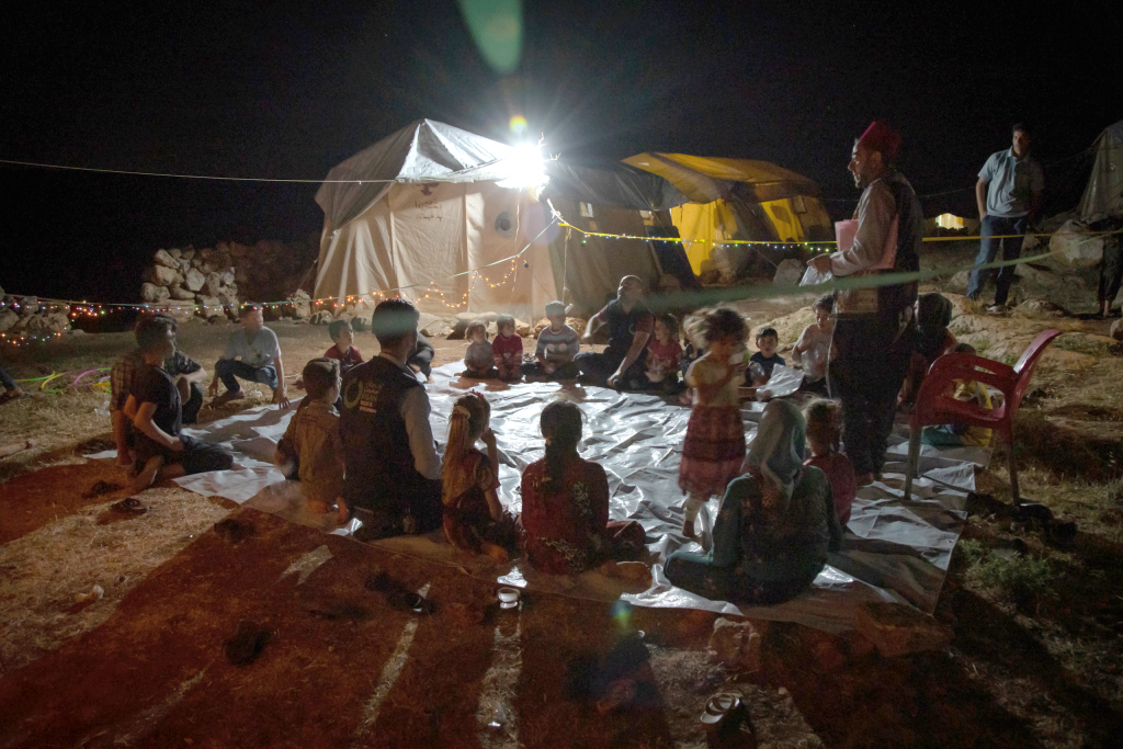 فعالية "الحكواتي" بتنظيم منظمة "إحسان" في ريف حلب الغربي