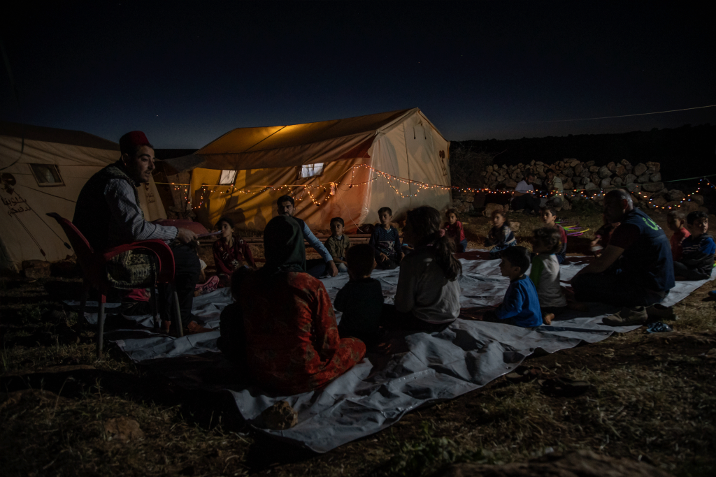 فعالية "الحكواتي" بتنظيم منظمة "إحسان" في ريف حلب الغربي