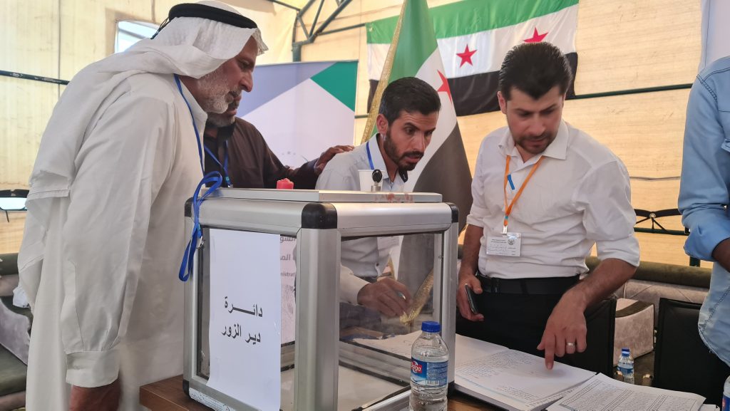 أبناء دير الزور ينتخبون أعضاء المجلس المحلي (السورية نت)