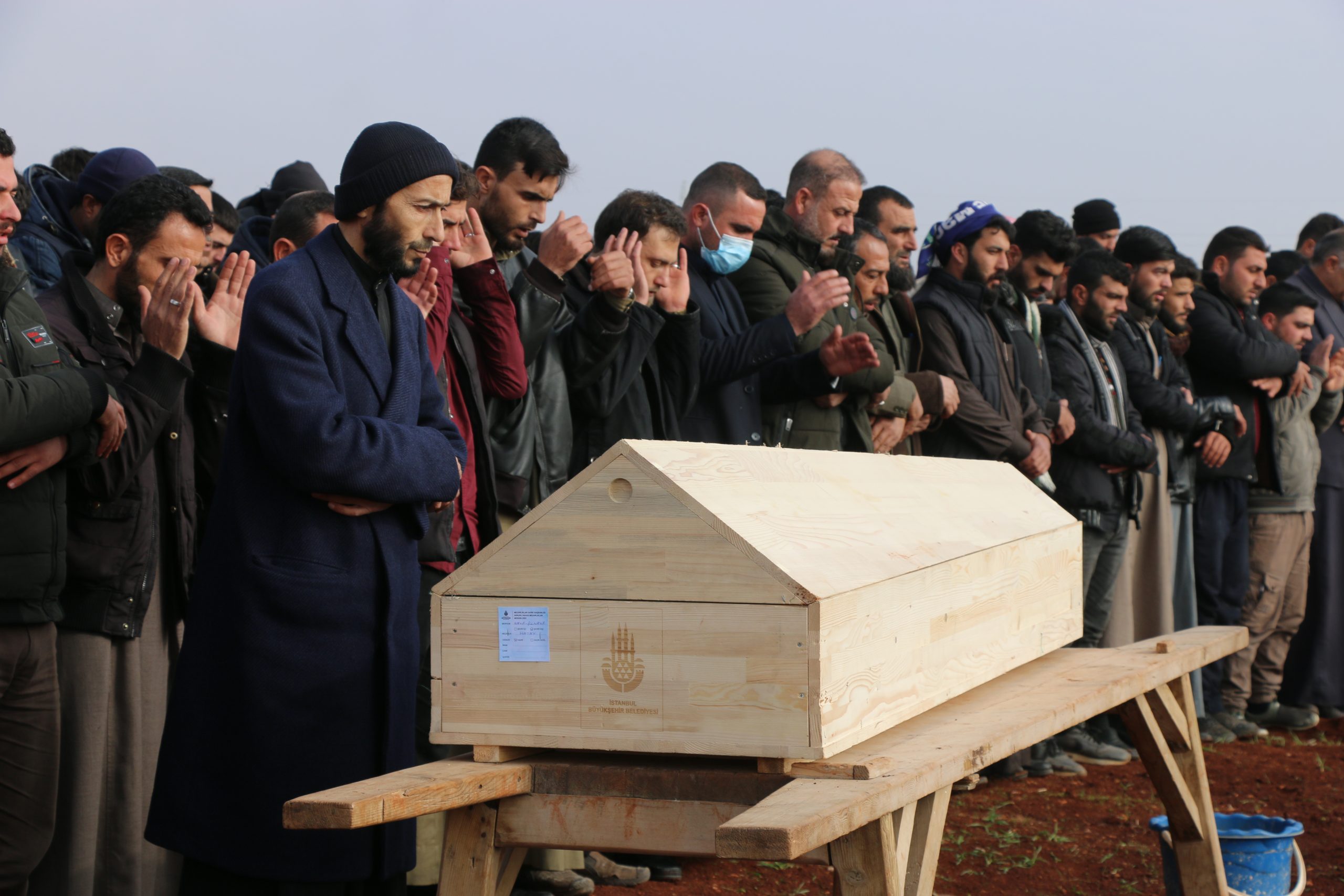 مراسم دفن وجنازة الشاب نايف النايف، بلدة حربنوش شمالي إدلب، 12 يناير/ كانون الثاني 2022 (عز الدين زكور ـ السورية.نت)