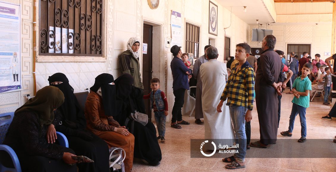 قاعات الانتظار مليئة بالمراجعين، قسم العيادات في مستشفى "باب الهوى" (سامز)، 4 أغسطس/آب 2022 (السورية.نت)
